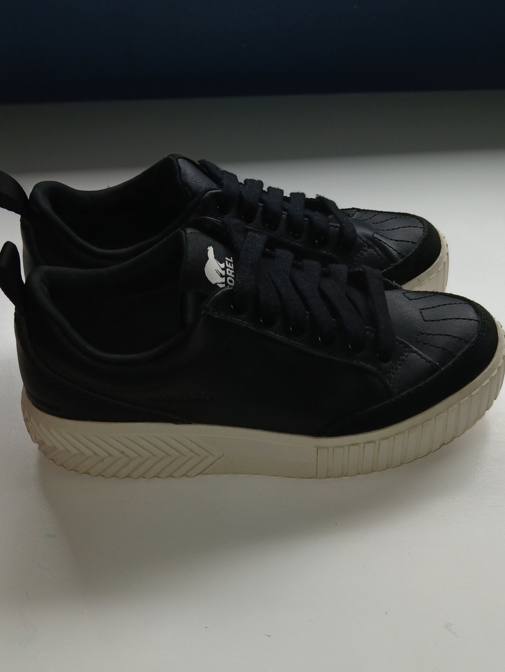 Womens Sorel Black Leather Low-Top Platfoem Sneakers with White Sole Sz: 8.5